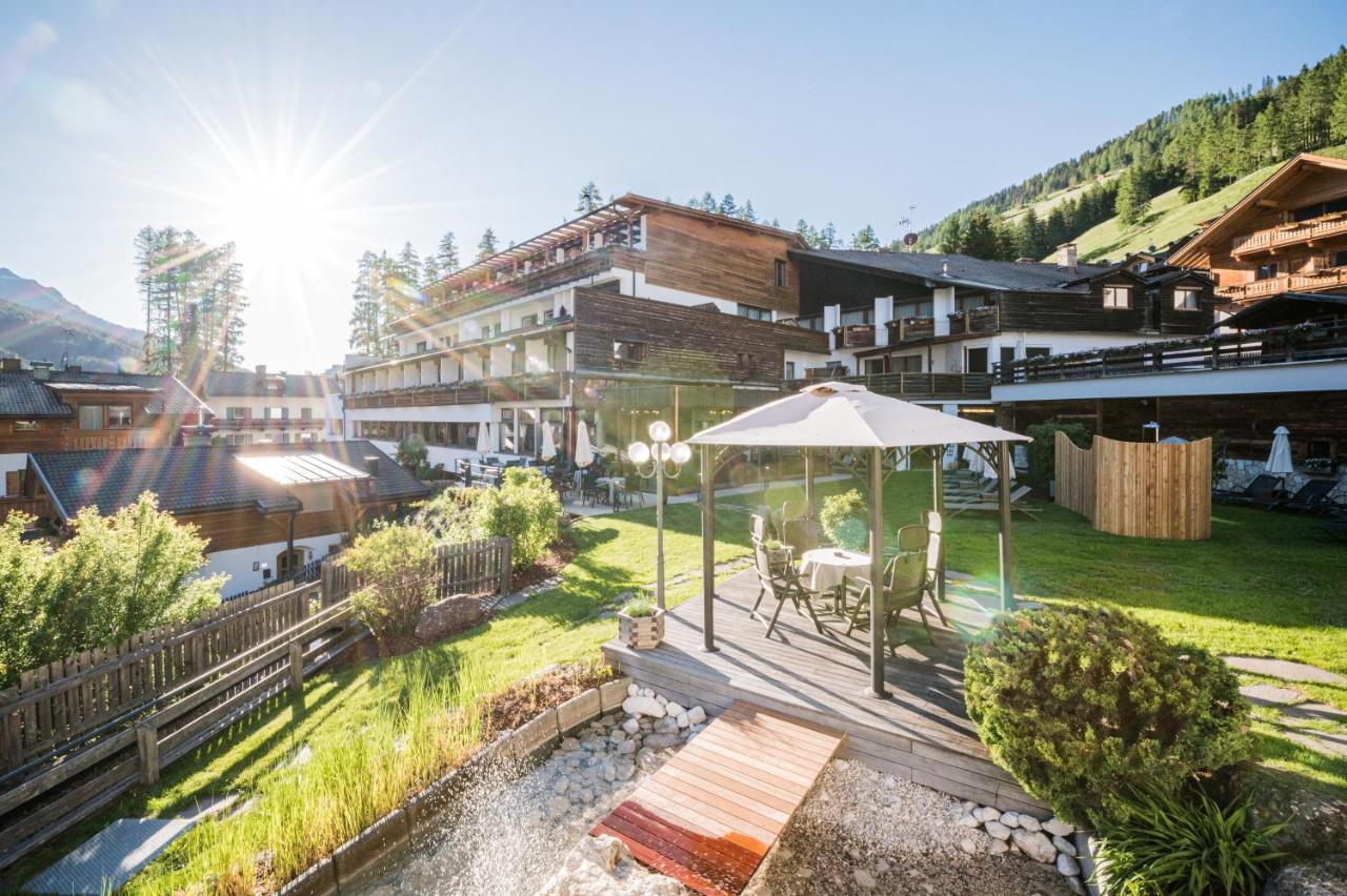 Alpenwellnesshotel St. Veit Sexten Exterior foto