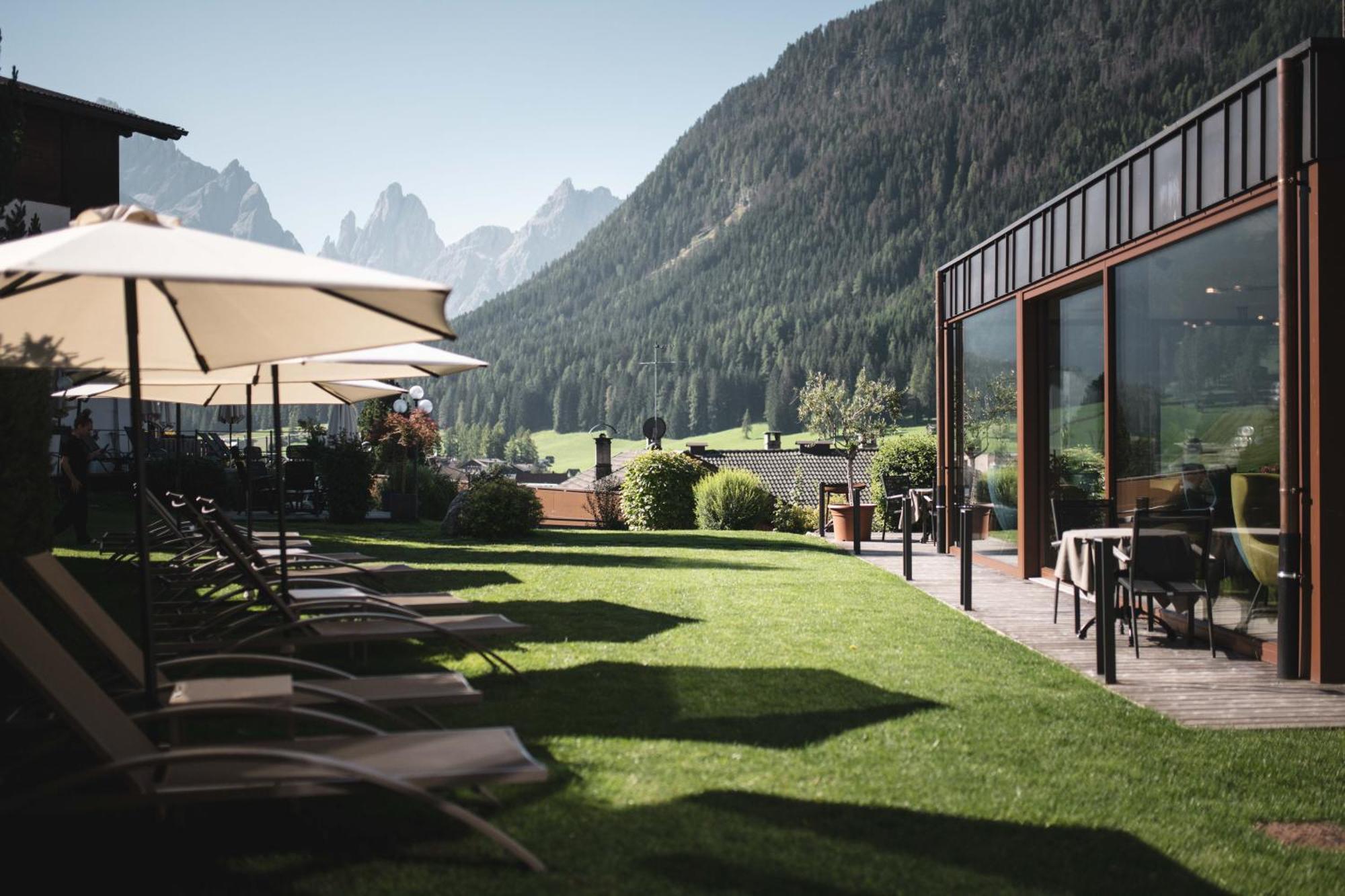 Alpenwellnesshotel St. Veit Sexten Exterior foto
